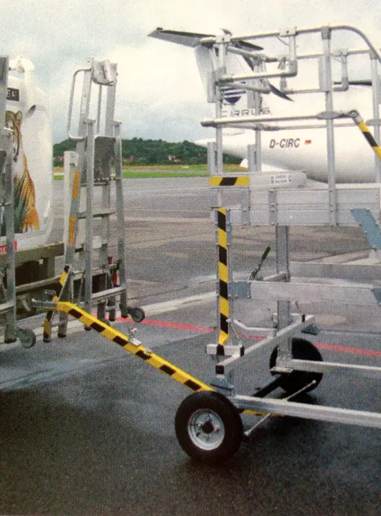 Лестницы для аэропортов и самолётов