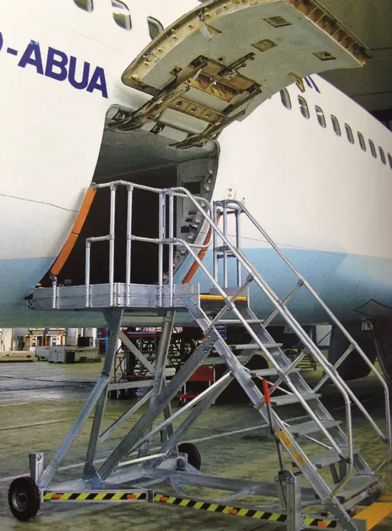 Лестницы для аэропортов и самолётов