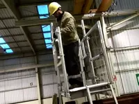 Спеціальна конструкція для контейнерів