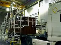 Спеціальна конструкція для контейнерів