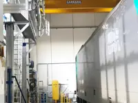 Платформа поїзда з самовирівнюваною драбиною