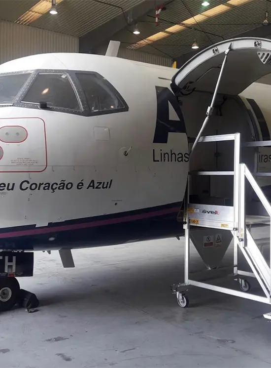 Сходи для аеропортів і літаків